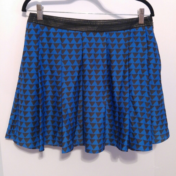 Armani Exchange Triangle Skirt - Picture 1 of 8